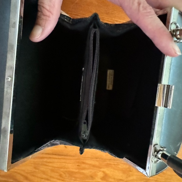 Cute grey hard sided purse - Picture 3 of 3